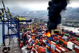 土耳其码头大火失控，多家船公司发布紧急通知